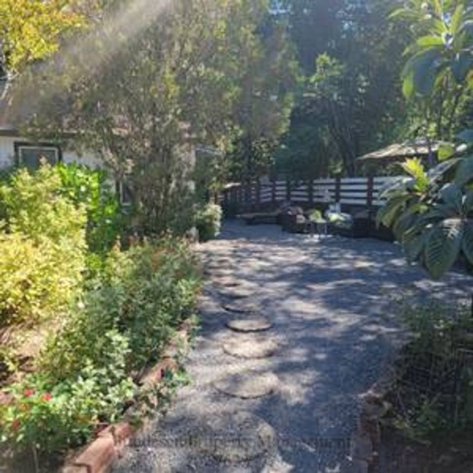 552 Howard St #A - Photo 2 of 26