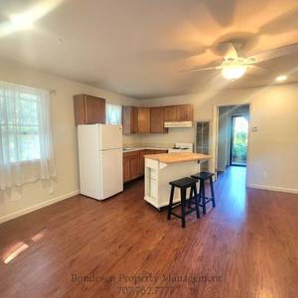 552 Howard St #A - Photo 5 of 26