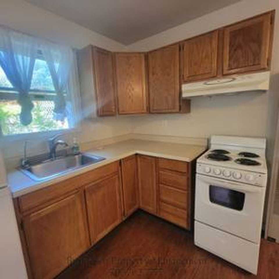 552 Howard St #A - Photo 6 of 26