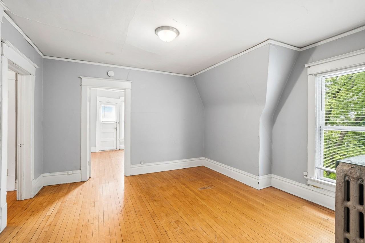 2105 E Kenwood Blvd - Photo 5 of 24