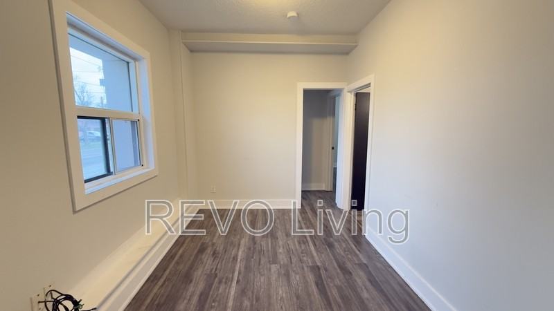 292 Welland Ave - Photo 2 of 12