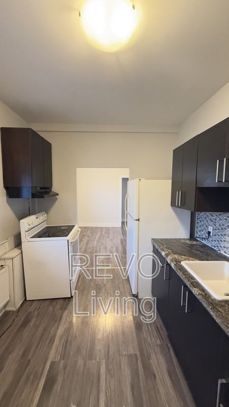 292 Welland Ave - Photo 4 of 12