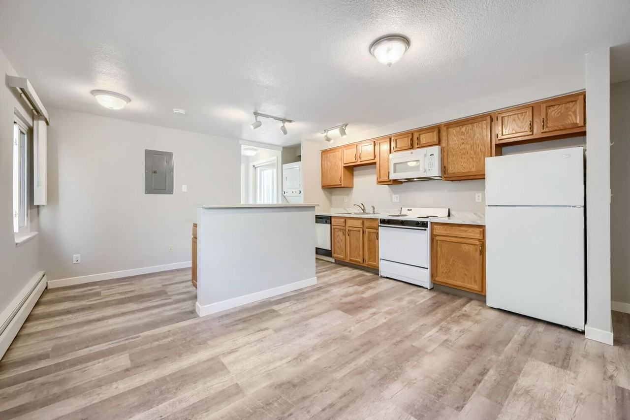 961 16th St #6 - Photo 3 of 11