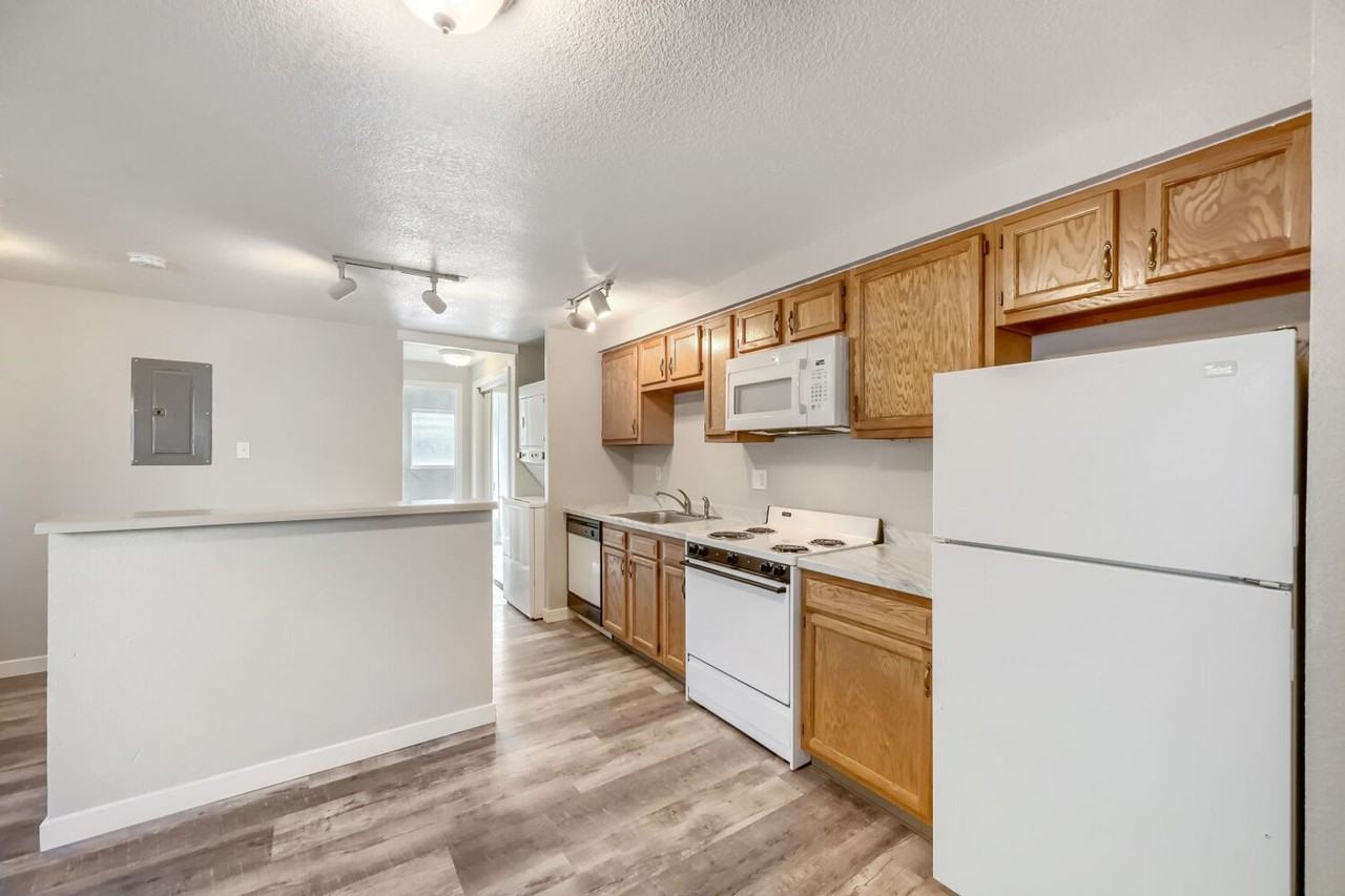 961 16th St #6 - Photo 4 of 11