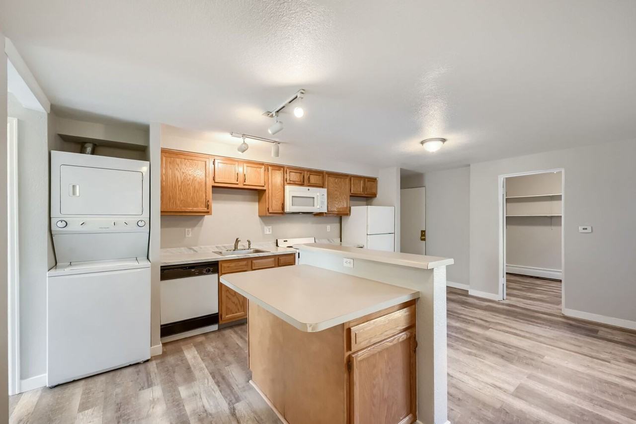 961 16th St #6 - Photo 5 of 11