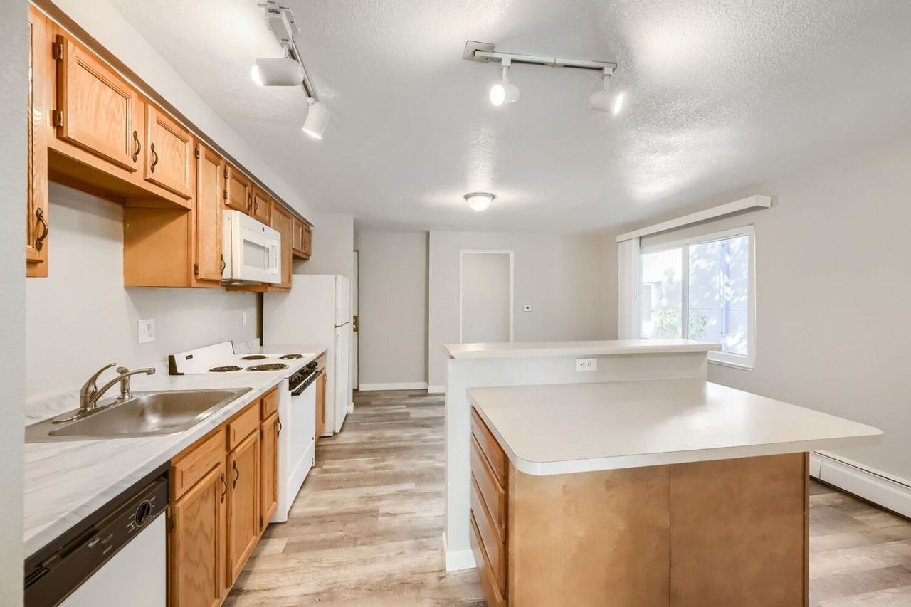 961 16th St #6 - Photo 6 of 11
