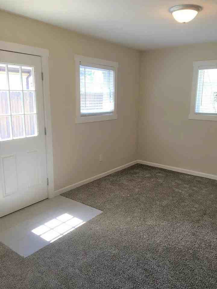 1561 Yosemite St - Photo 2 of 14