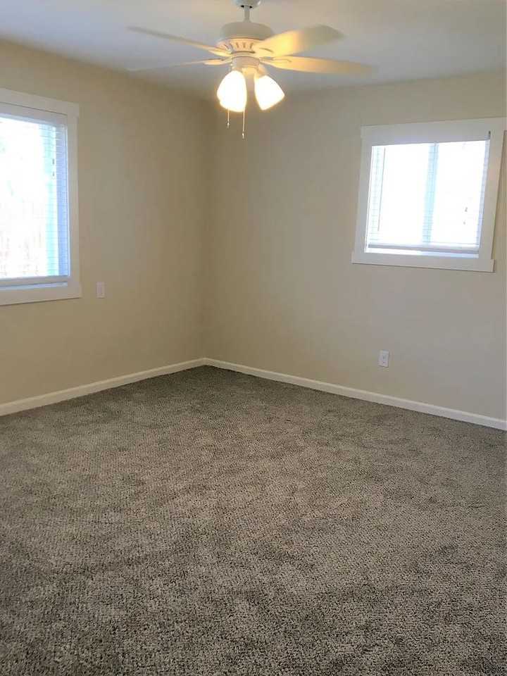 1561 Yosemite St - Photo 3 of 14