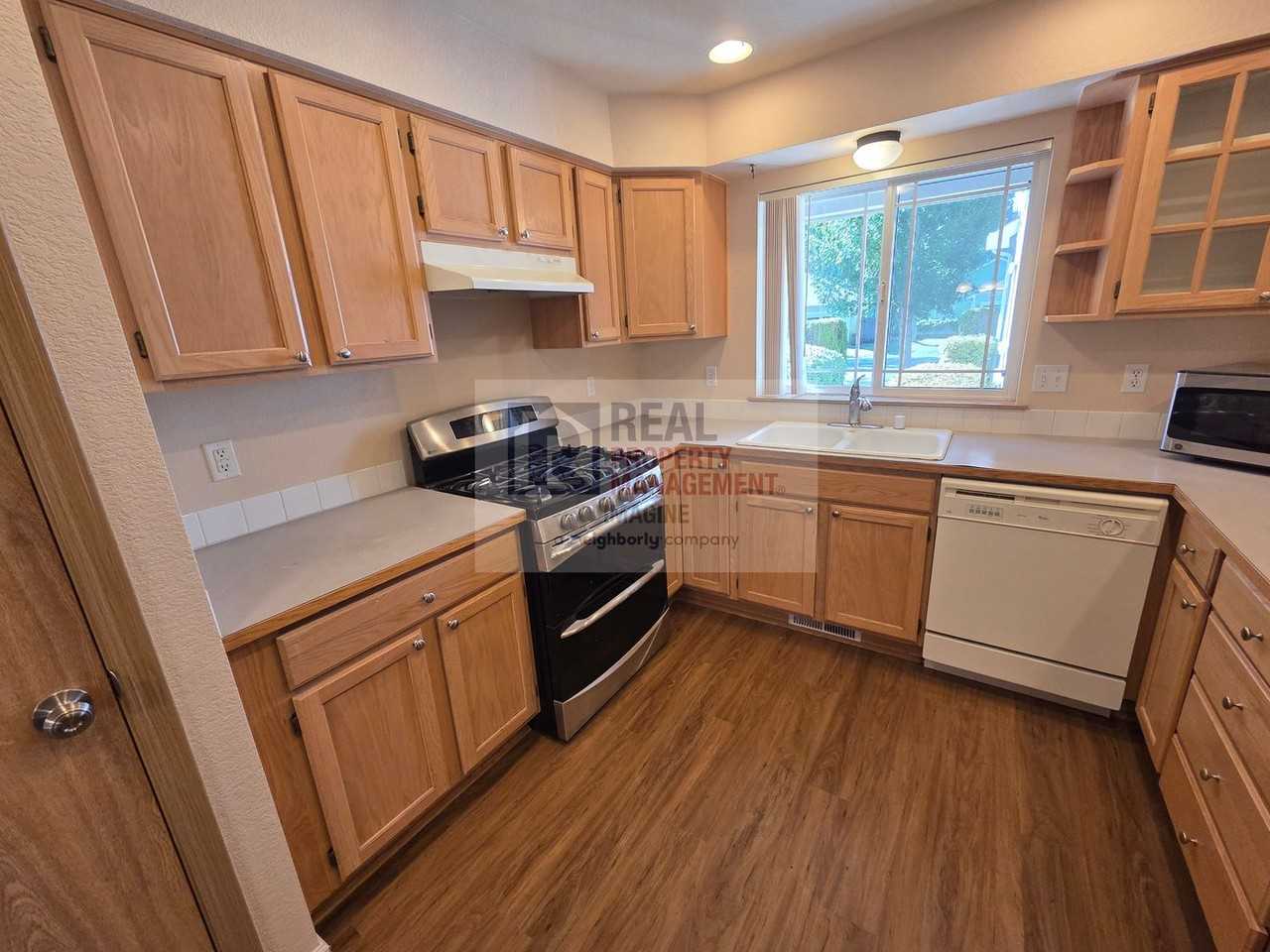 5206 Ivy Hill Ln Se - Photo 6 of 37