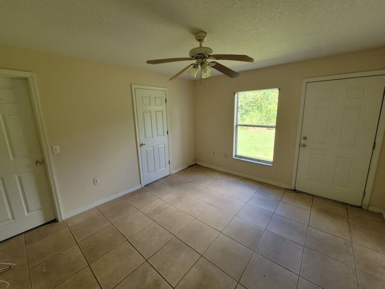 782 Squirrel Ct - Photo 3 of 9