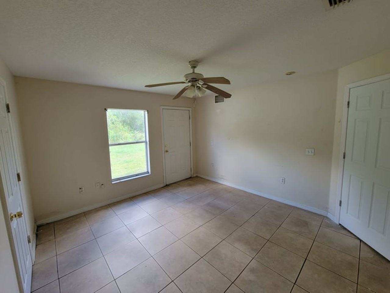 782 Squirrel Ct - Photo 4 of 9