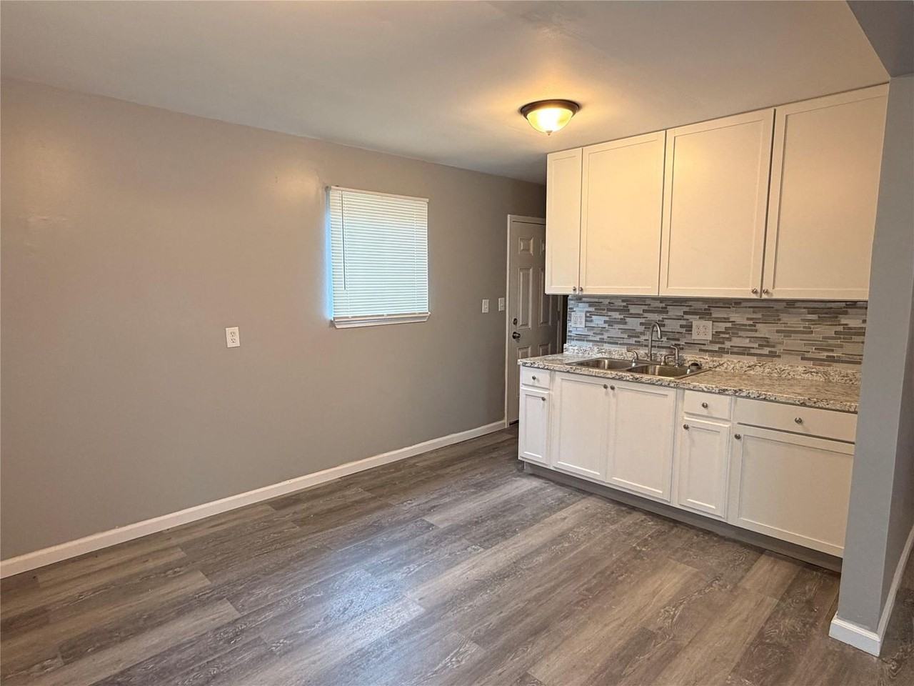15908 Dacosta St - Photo 2 of 7