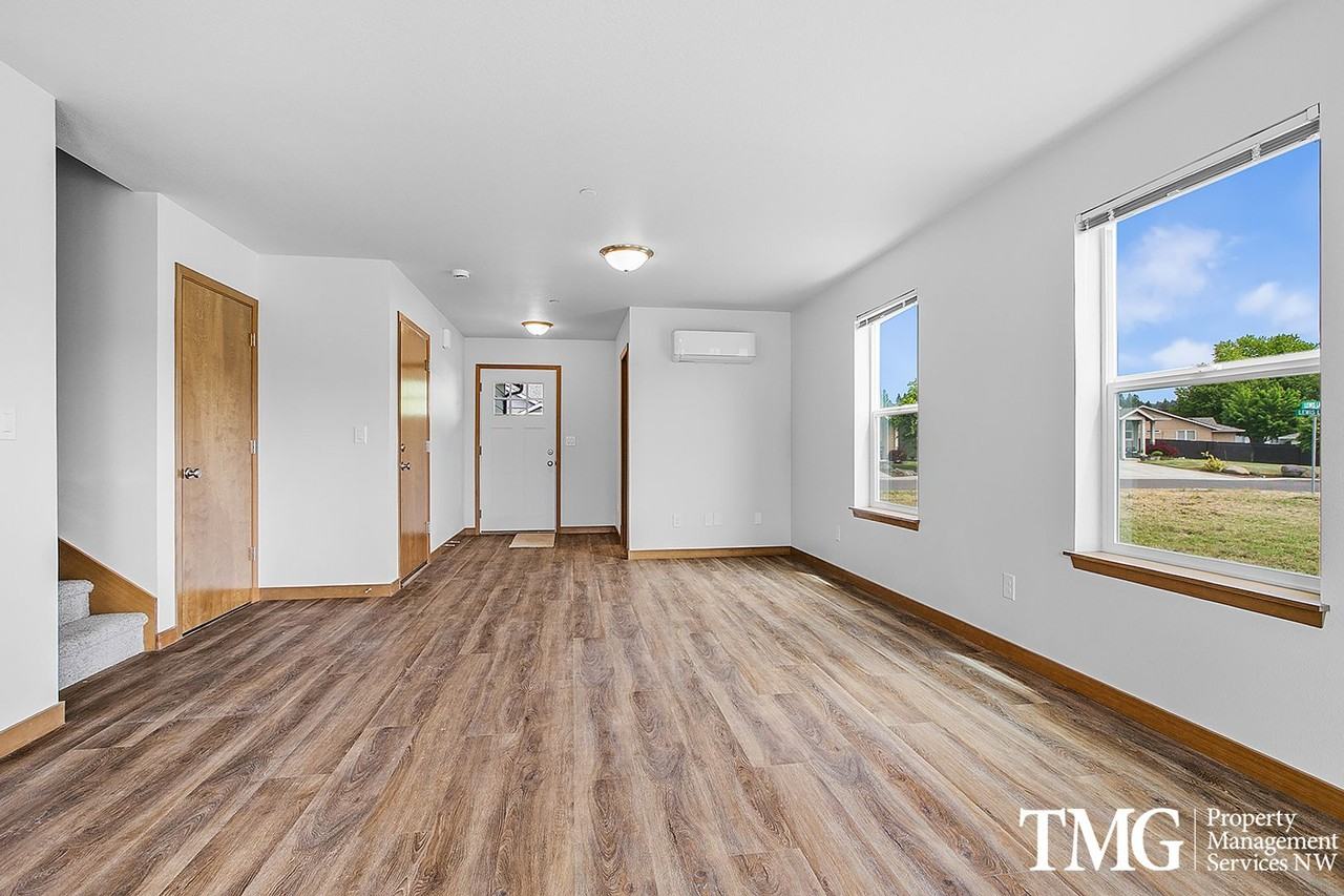 3316 Lewis Ln - Photo 2 of 36