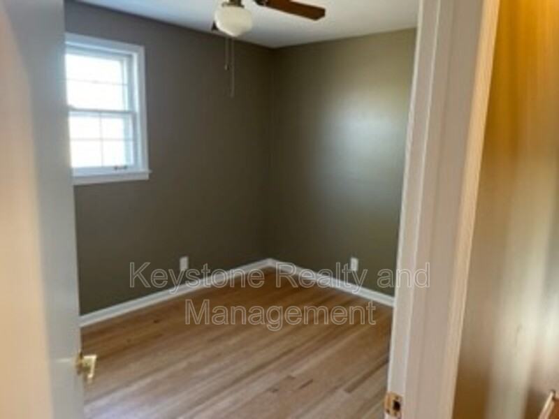 422 Peterson Ln - Photo 5 of 14
