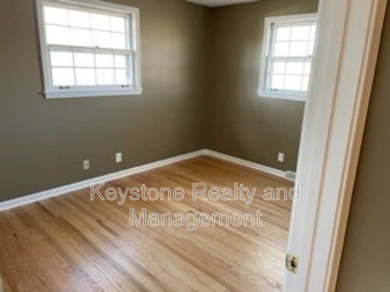 422 Peterson Ln - Photo 6 of 14