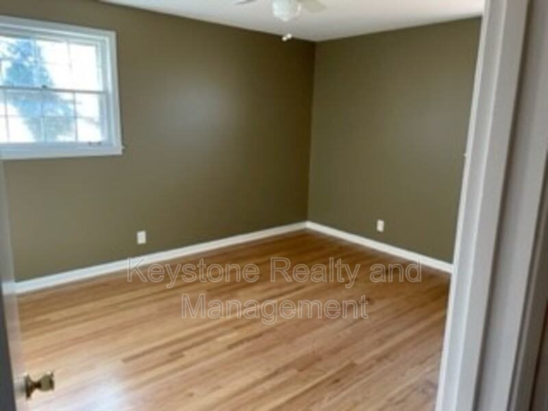 422 Peterson Ln - Photo 7 of 14