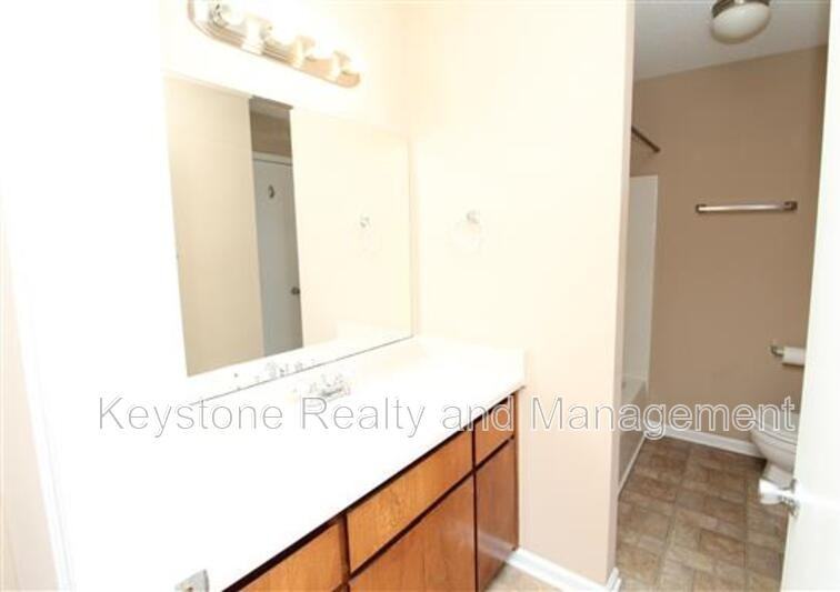 2446 Caroline Dr #D - Photo 5 of 7