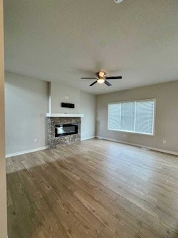 16639 Mill Pond Dr - Photo 2 of 9