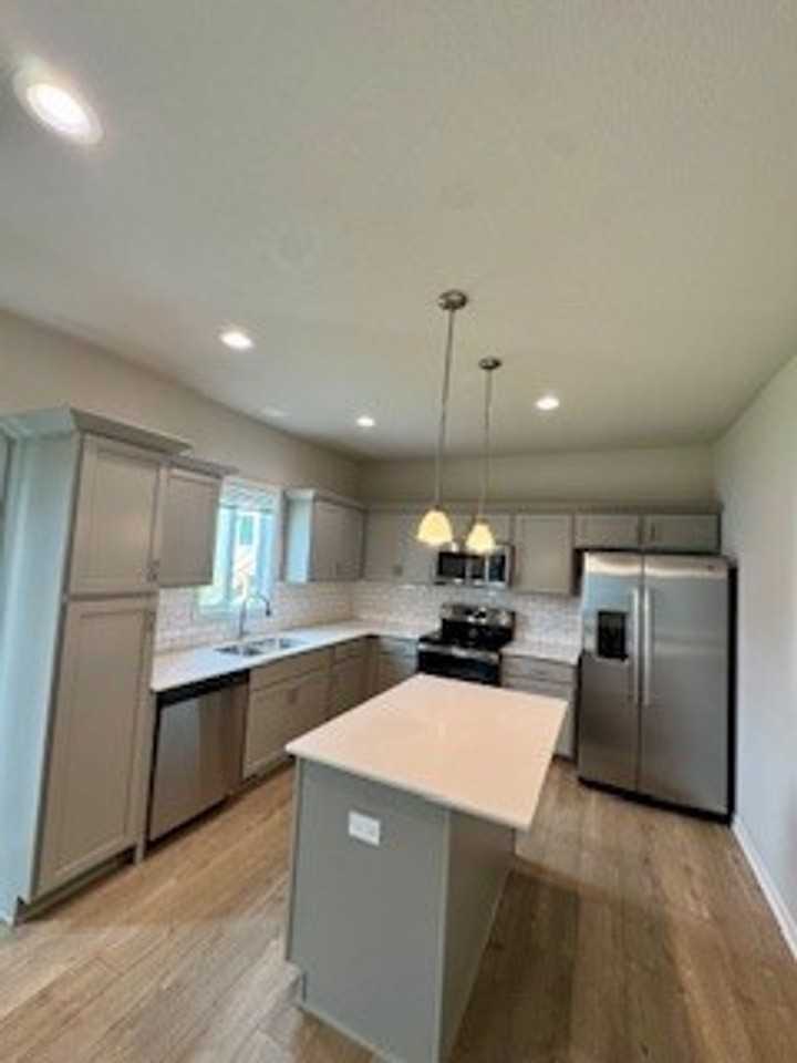 16639 Mill Pond Dr - Photo 4 of 9