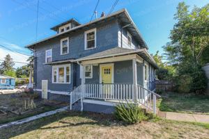 featured image of 7506 E Burnside St