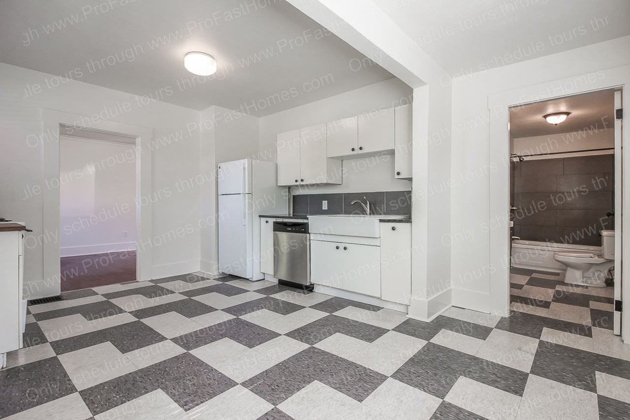 7506 E Burnside St - Photo 7 of 19