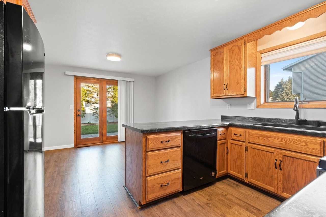 2378 Cedar Rdg - Photo 3 of 37