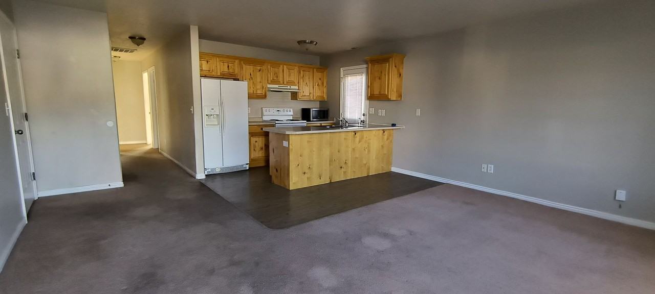 1257 N 575 W - Photo 2 of 16