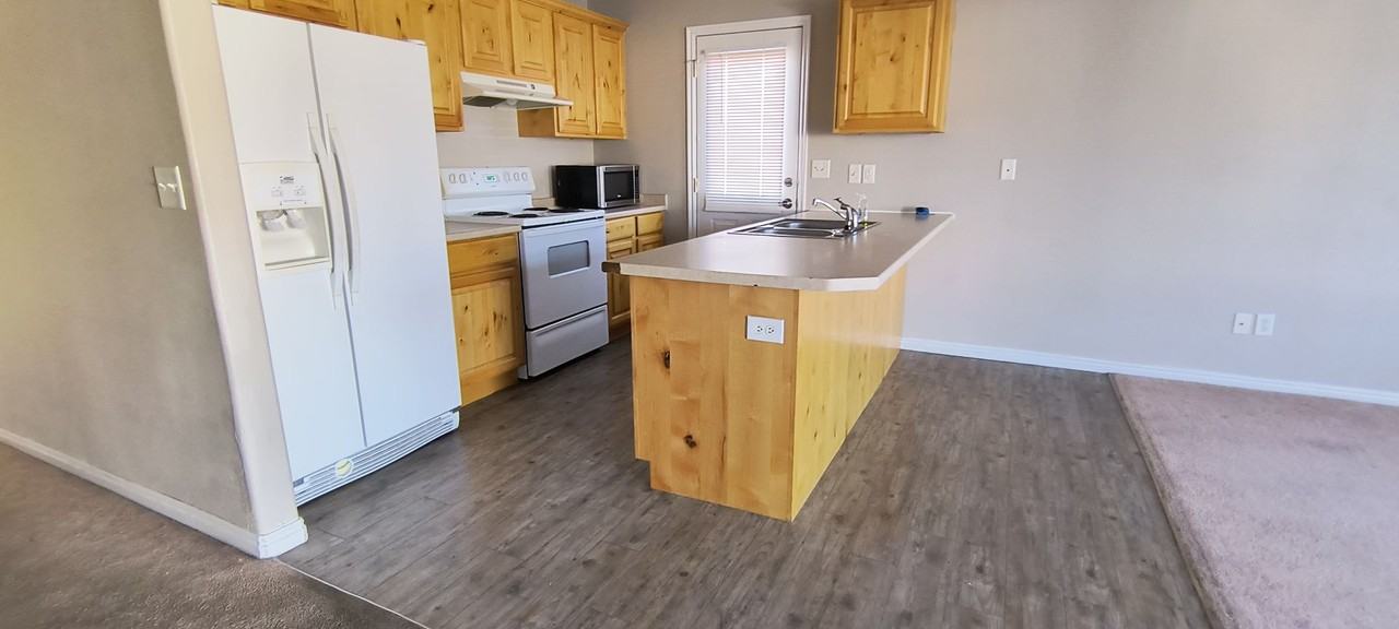 1257 N 575 W - Photo 3 of 16
