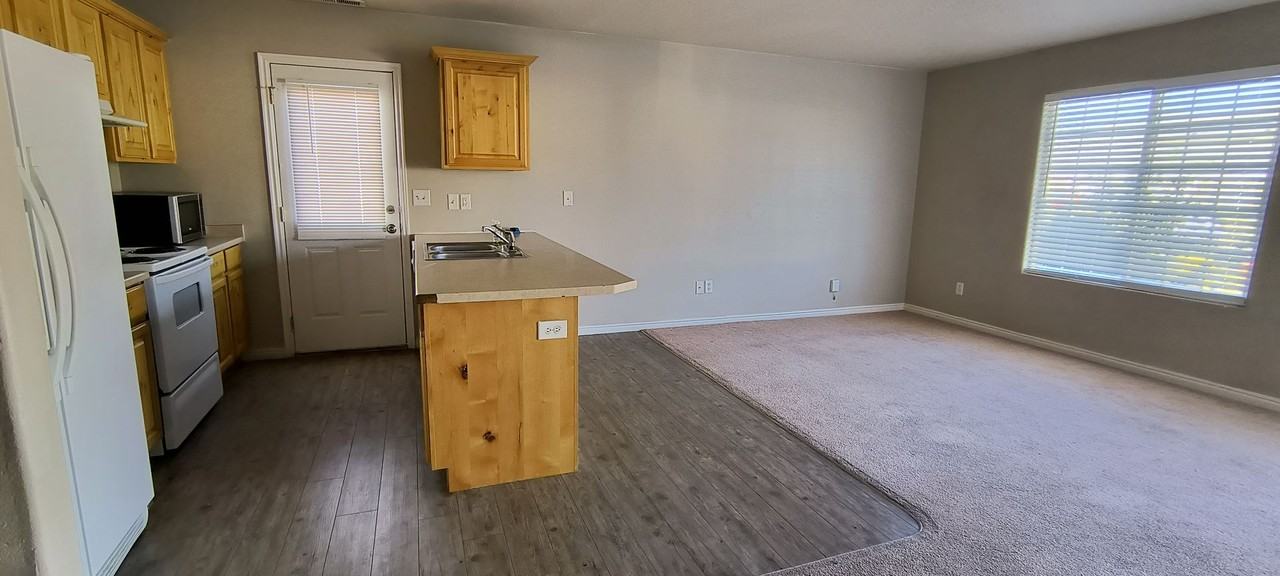 1257 N 575 W - Photo 4 of 16