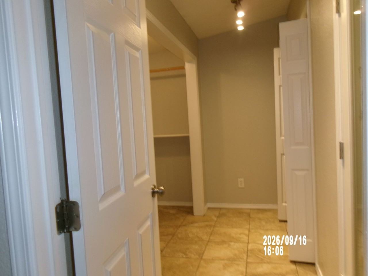 2318 Nw 32nd St - Photo 5 of 12