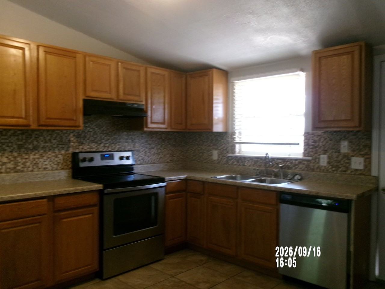 2318 Nw 32nd St - Photo 6 of 12