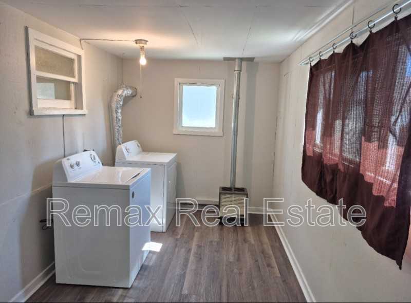 9807 107 St - Photo 3 of 4
