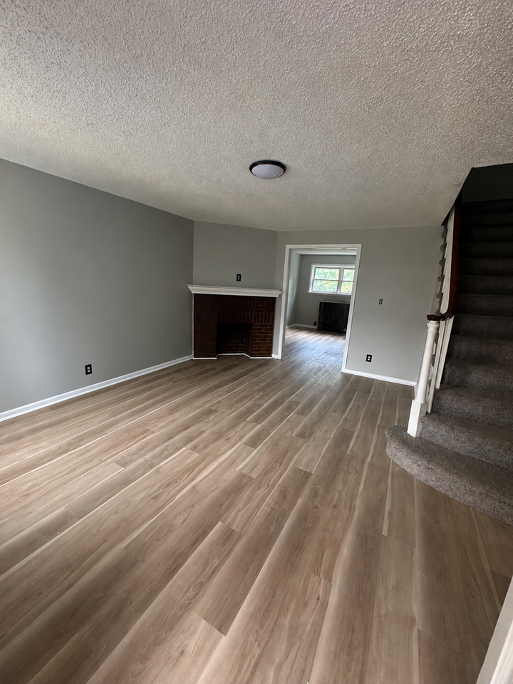 139 Greenwood Rd - Photo 4 of 11