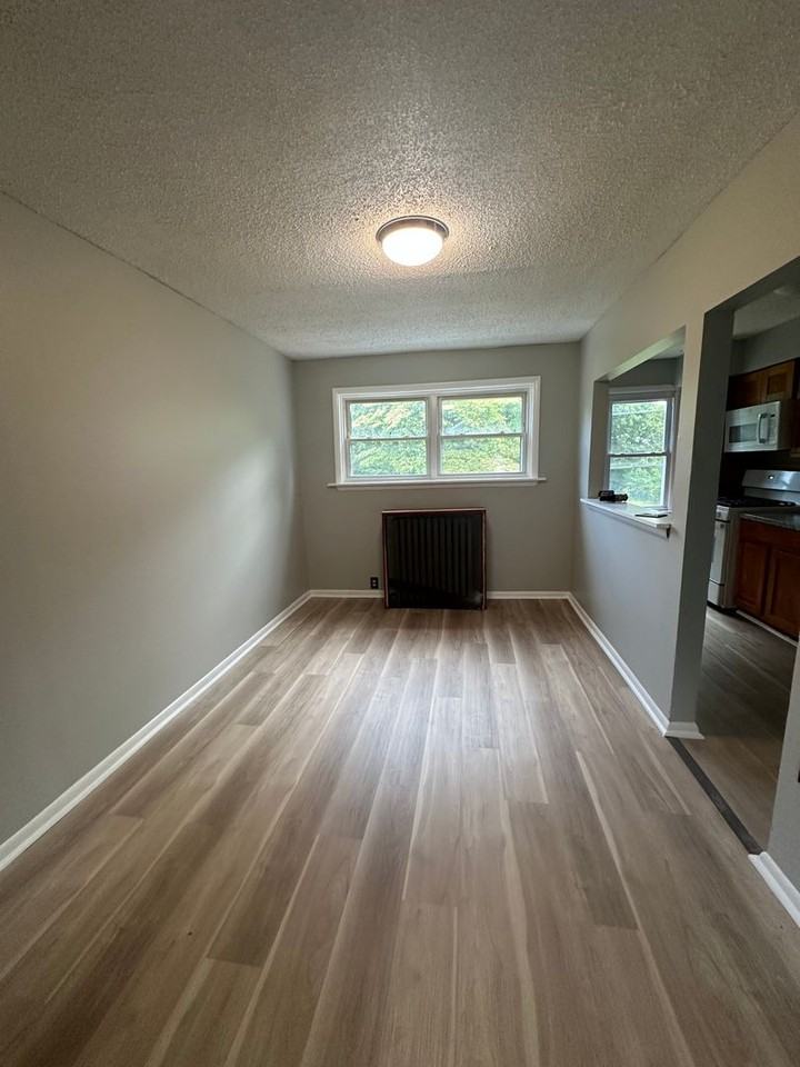 139 Greenwood Rd - Photo 5 of 11