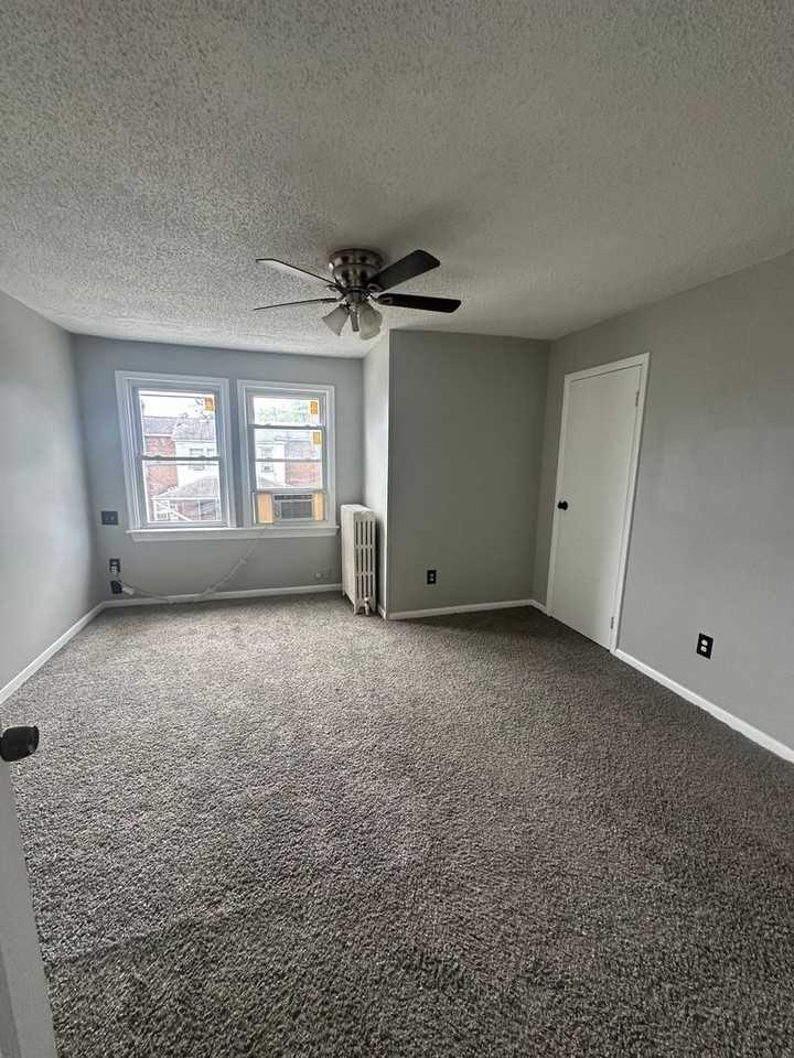 139 Greenwood Rd - Photo 7 of 11