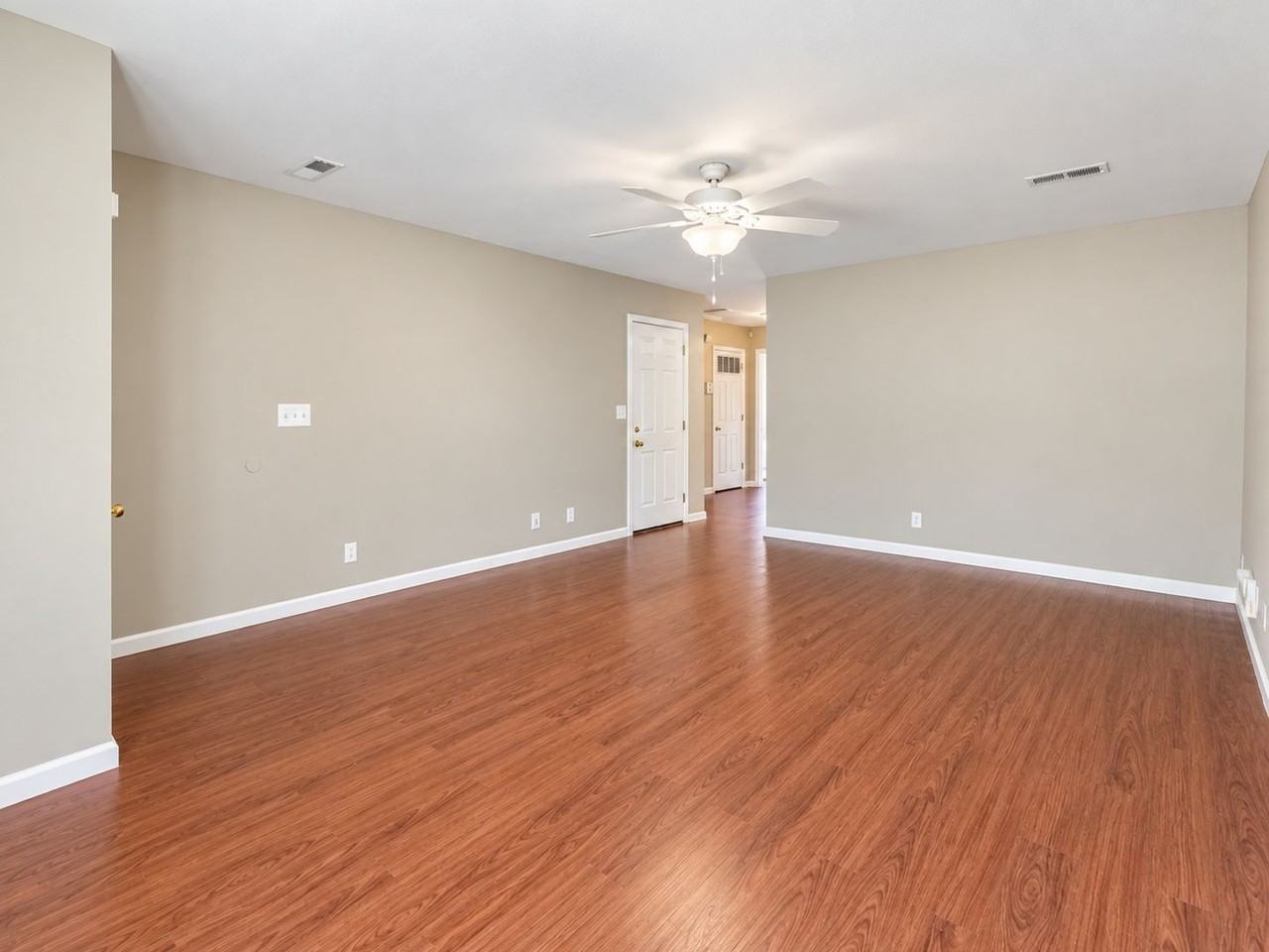 256 Executive Ave - Photo 2 of 11