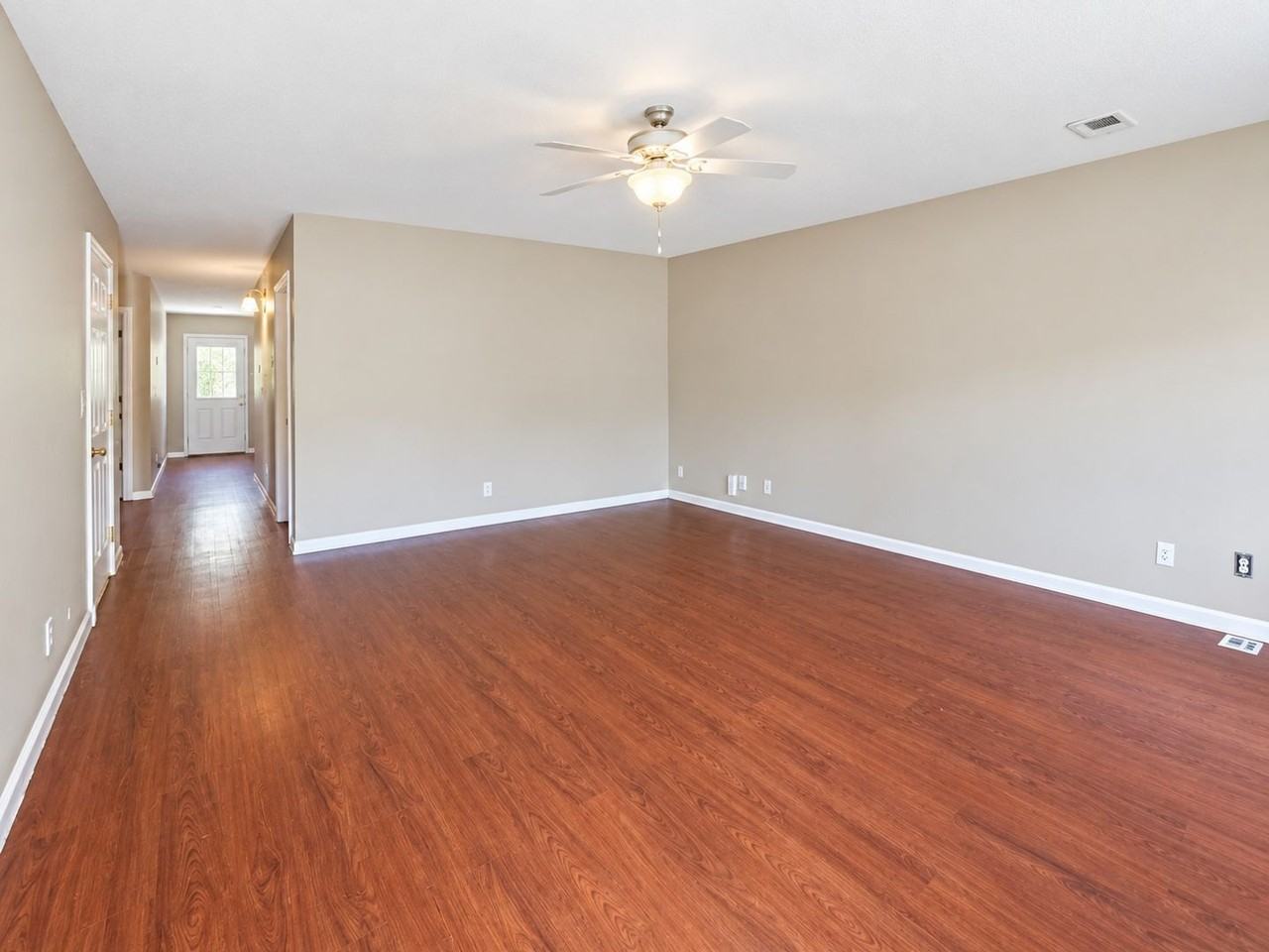 256 Executive Ave - Photo 3 of 11
