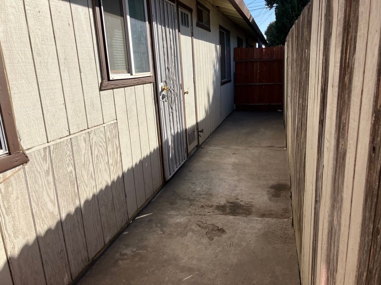 928 W 13th St - Photo 3 of 10