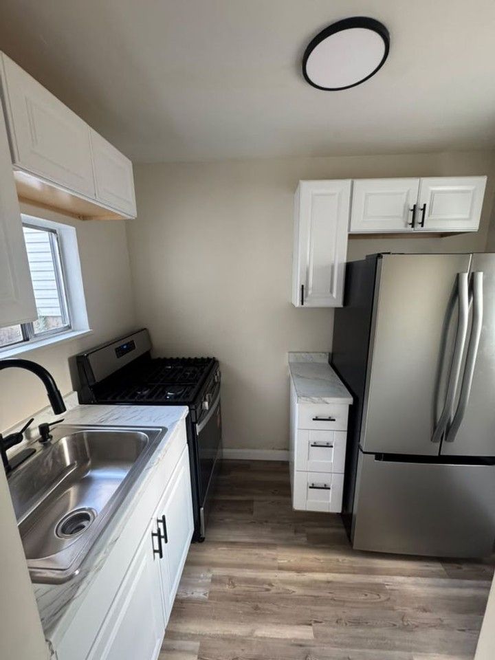 1407 Superior Ave - Photo 2 of 37