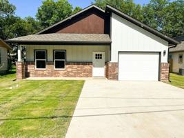 featured image of 821 Edgar St