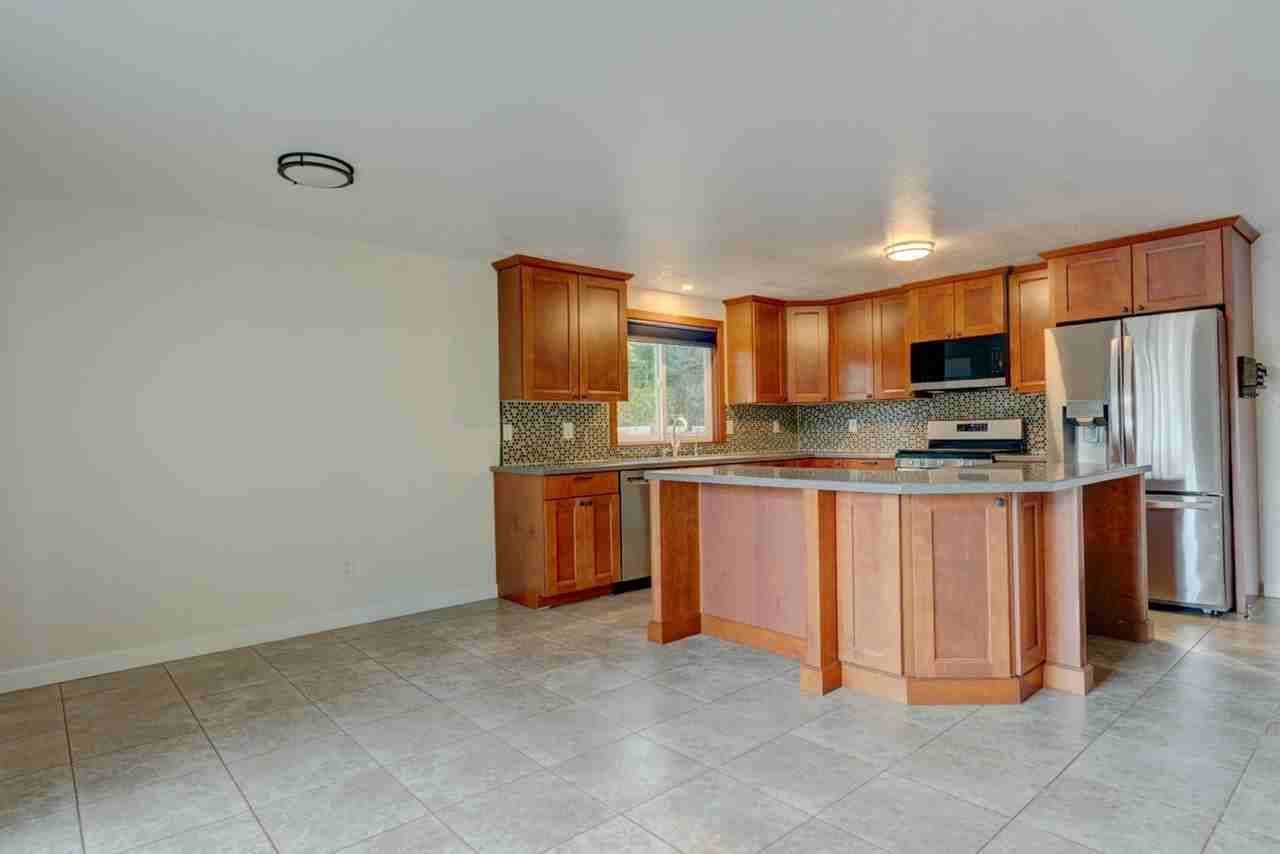1054 Ne Pennington Loop - Photo 3 of 31