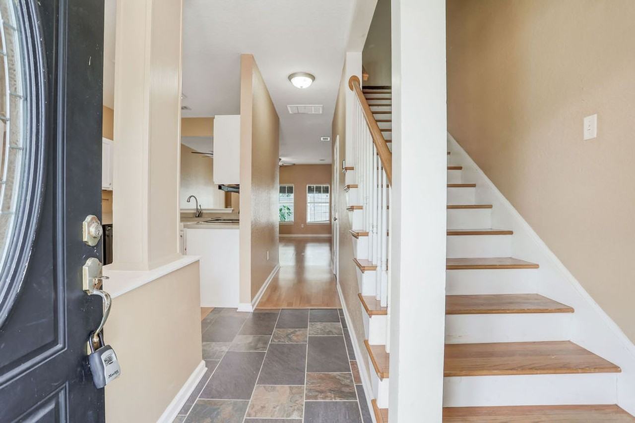 307 Governor Gwinnett Way - Photo 3 of 38