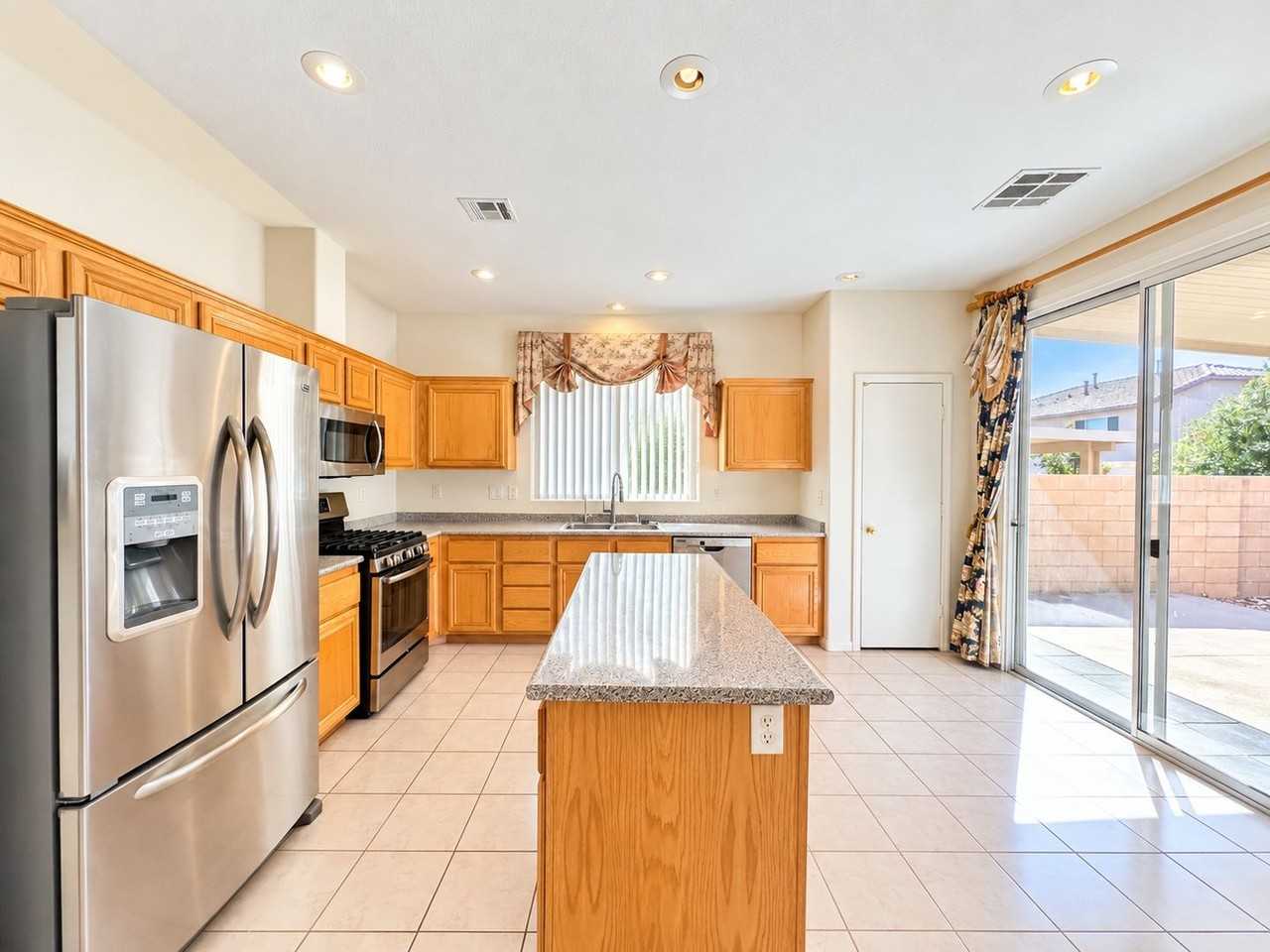8443 Indigo Harbor Ave - Photo 5 of 26