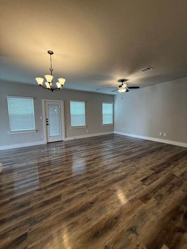 656 The Cottages Dr - Photo 2 of 11