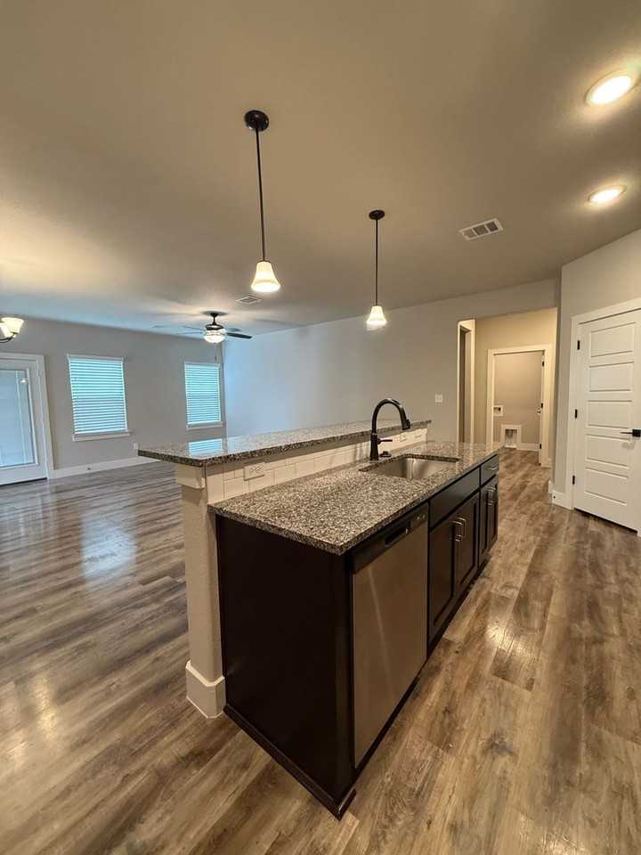 656 The Cottages Dr - Photo 3 of 11
