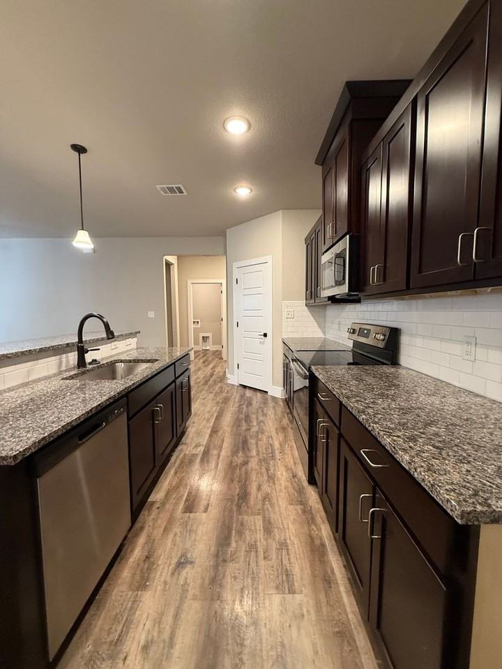 656 The Cottages Dr - Photo 4 of 11