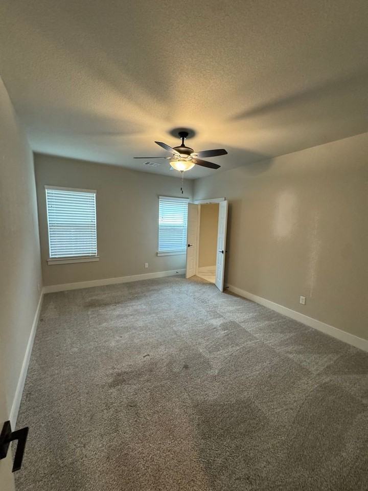 656 The Cottages Dr - Photo 5 of 11