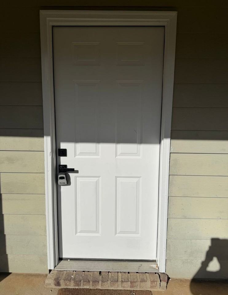 703 Lansdowne Ln - Photo 2 of 21