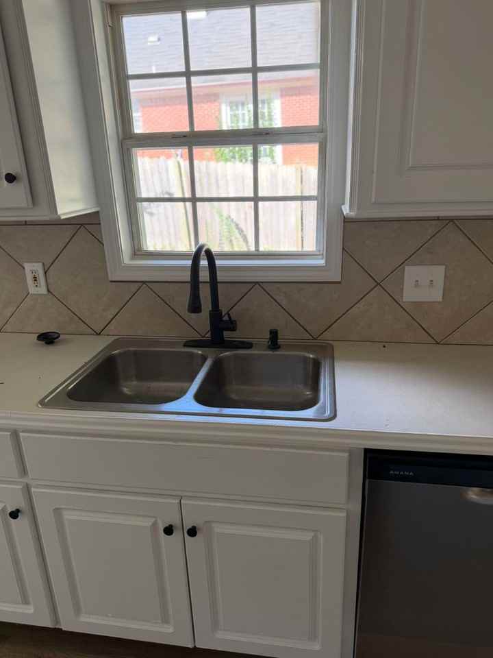 703 Lansdowne Ln - Photo 4 of 21