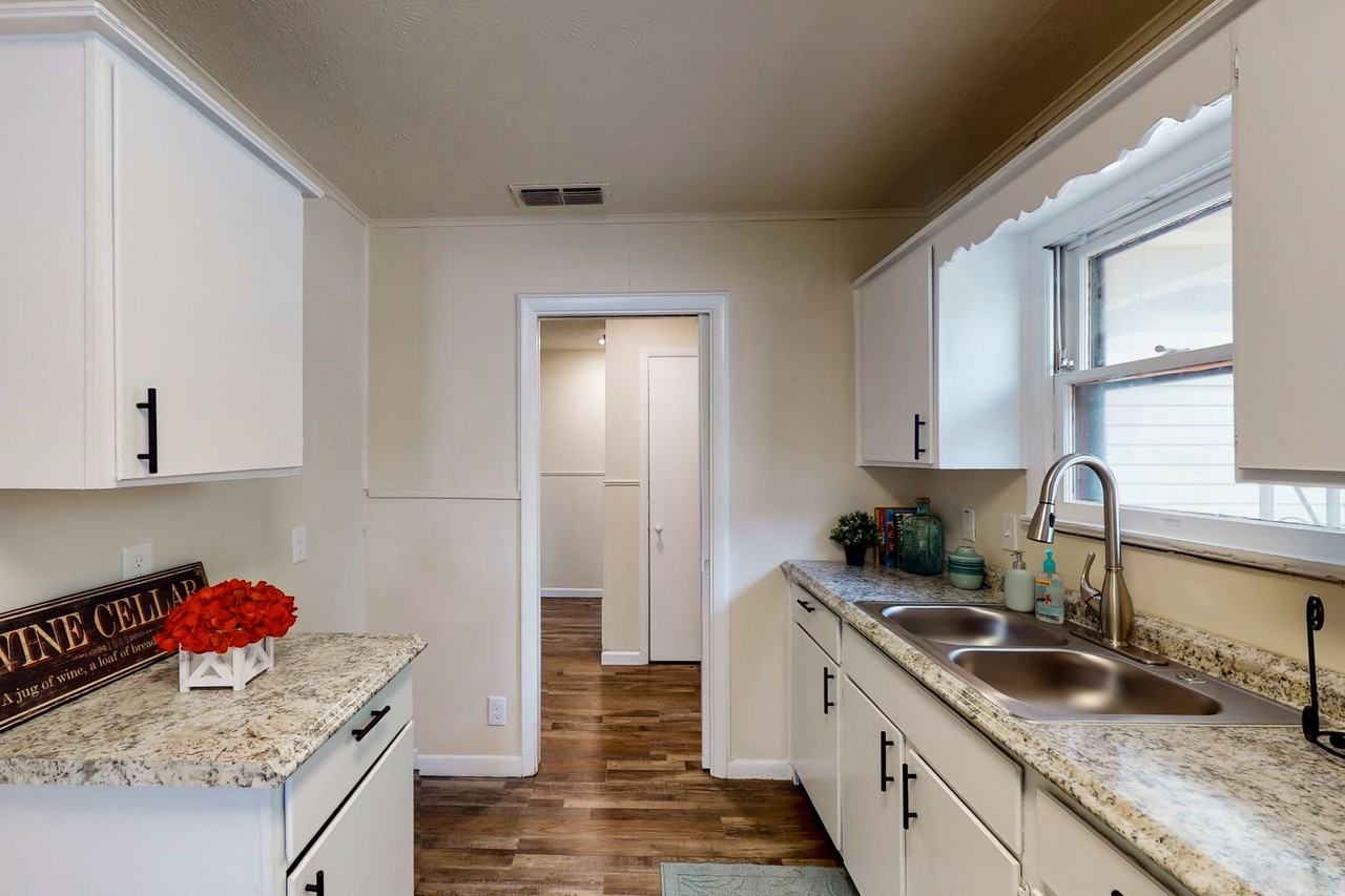 4413 Vermont Ave - Photo 4 of 50